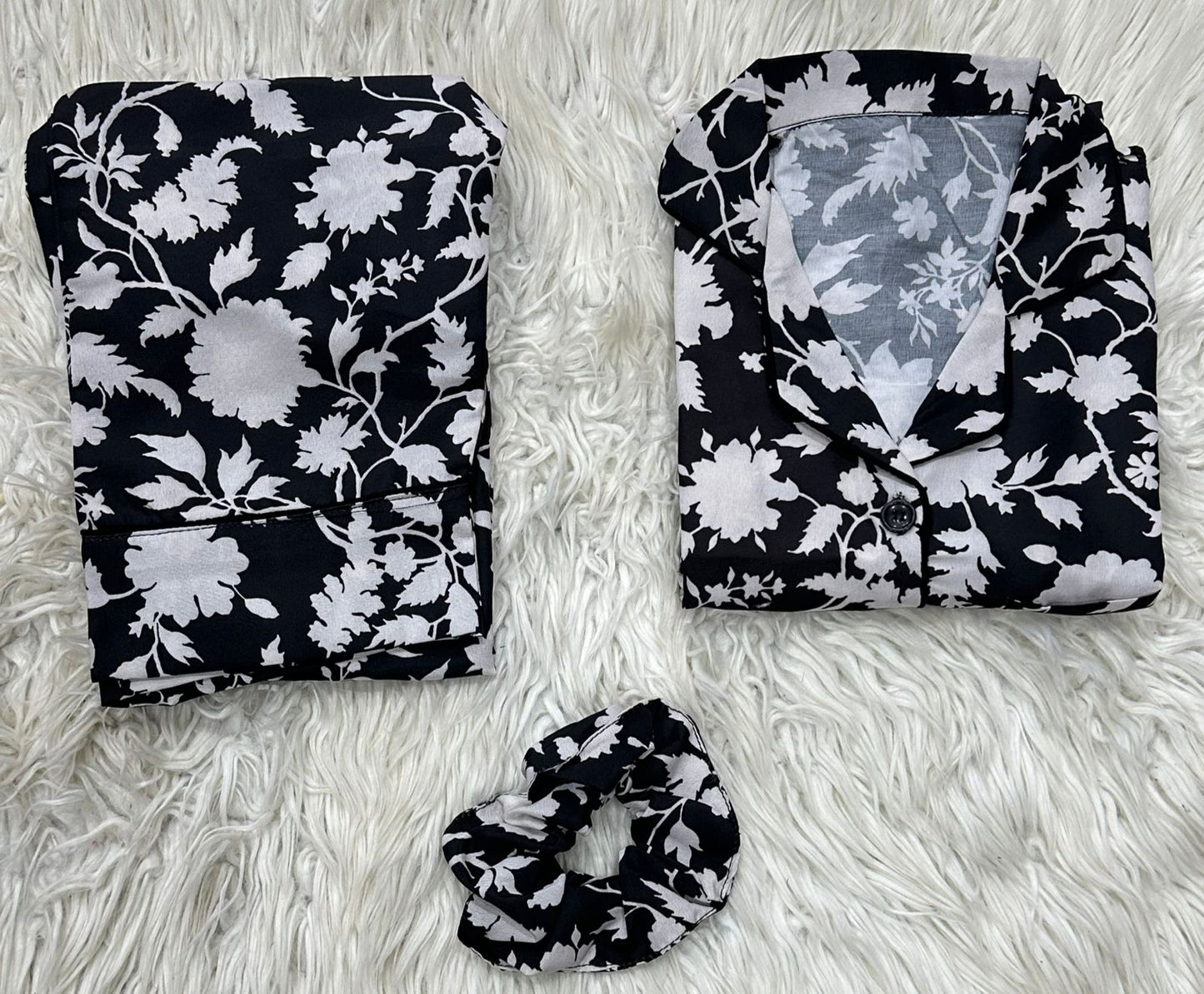 Printed Pajama Shirt Set with Matching Scrunchies 🌸