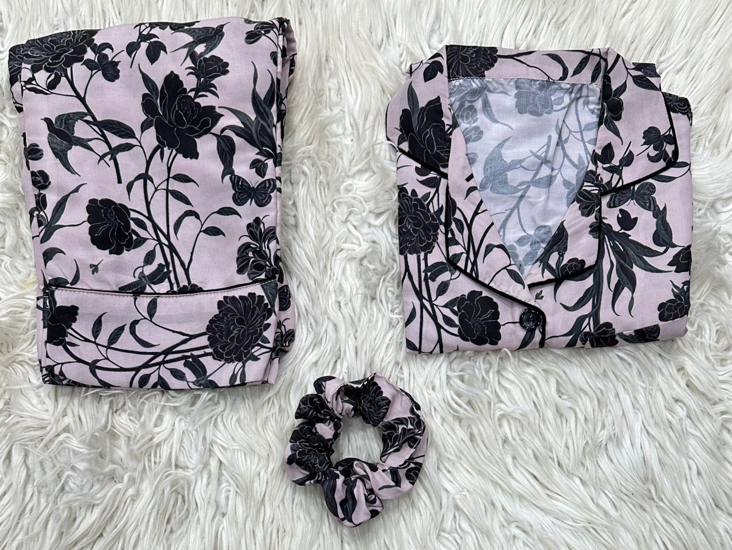 Printed Pajama Shirt Set with Matching Scrunchies 🌸