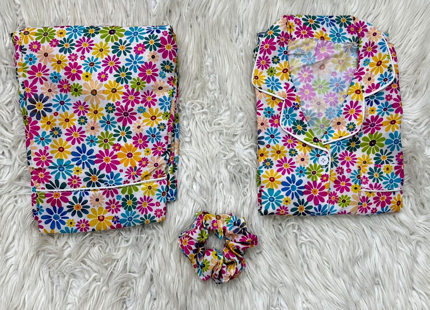 Printed Pajama Shirt Set with Matching Scrunchies 🌸