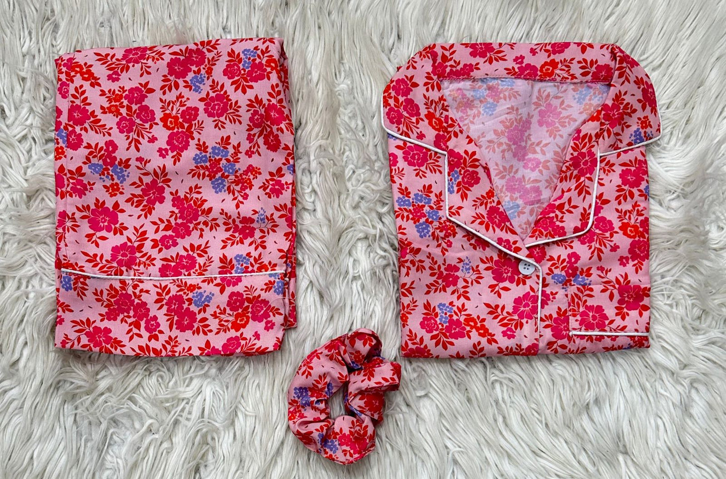 Printed Pajama Shirt Set with Matching Scrunchies 🌸